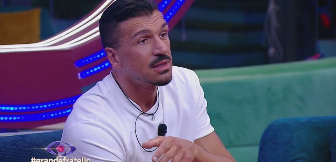 Il risentimento di Matteo Azzali per il commenti di Ascanio Pacelli