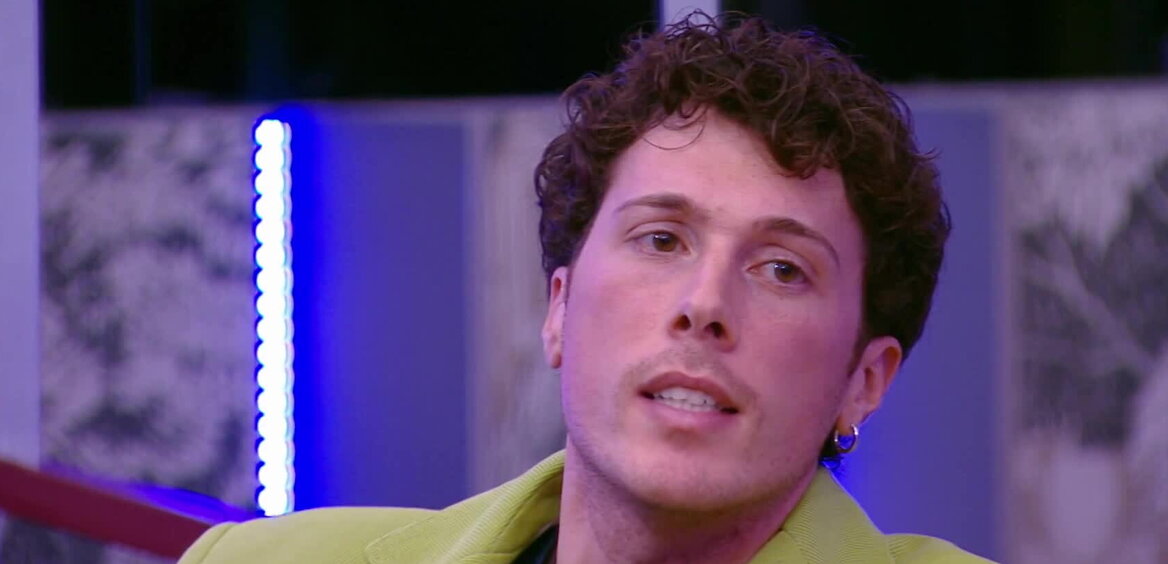 Un acceso faccia a faccia tra Francesco e Omer 