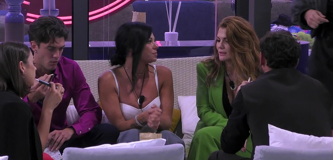 Il confronto tra Valentina e gli inquilini