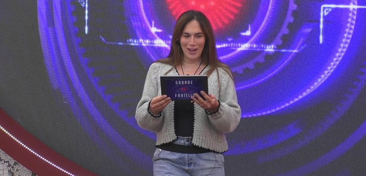 Preparate il costume: in palio una cena nella stanza del Capitanoà