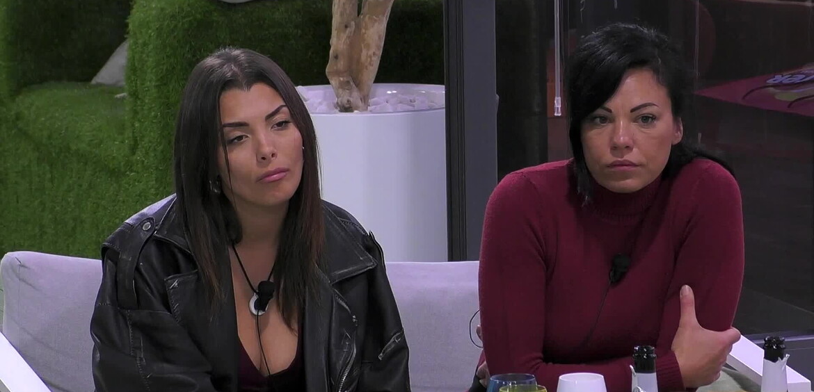 Grazia consiglia a Simone di lasciare libera la madre