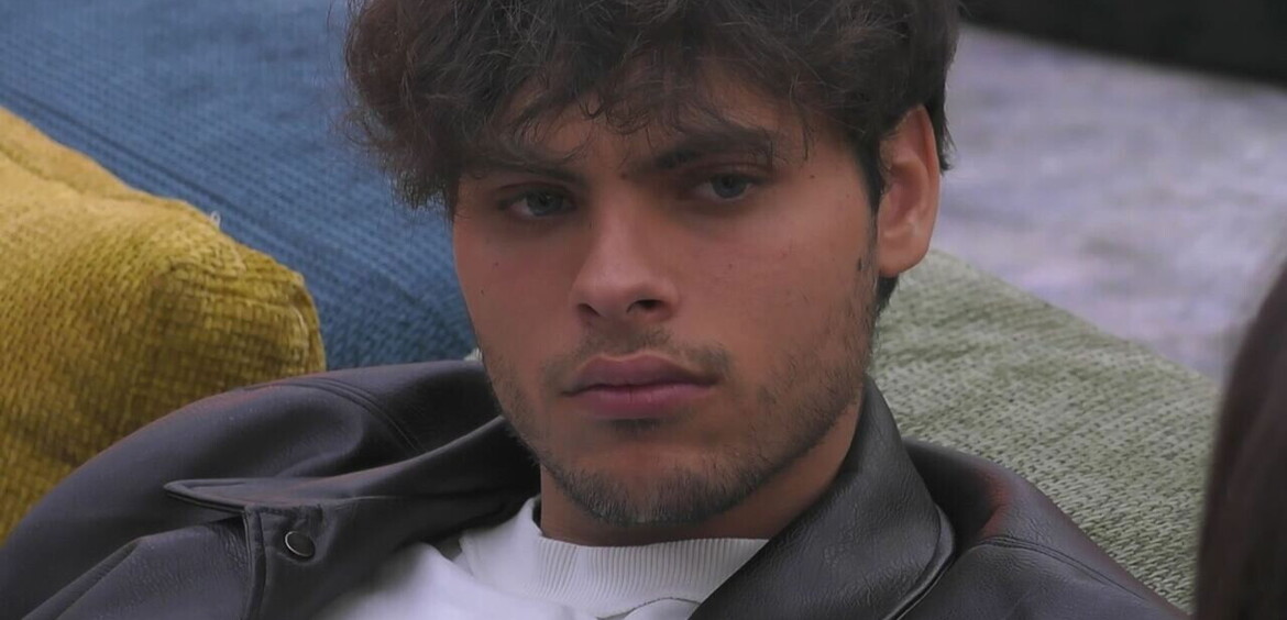 Il messaggio di Rasha Younes a Simone De Bianchi: 