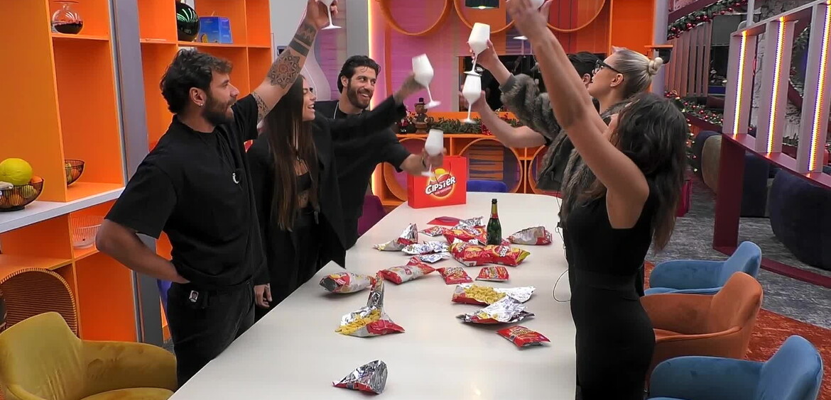 L'ultimo aperitivo tra chiacchiere e desideri sul futuro