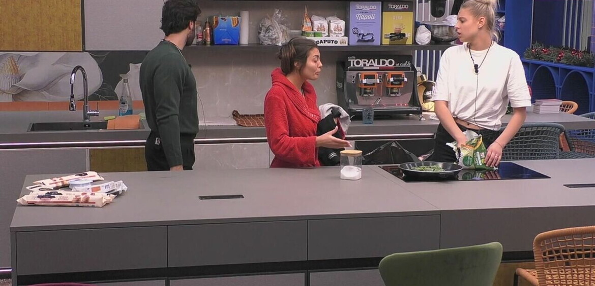Una nuova lite in cucina tra Giulia Soponariu e Grazia Kendi&agrave;