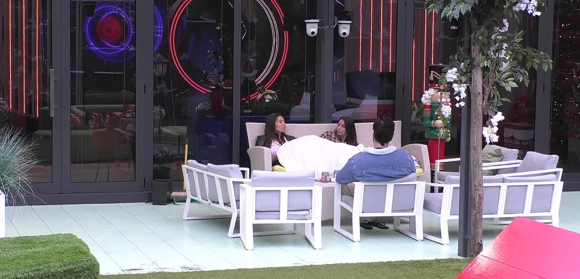 Orgoglio da parte e sentimenti in primo piano: riflessioni su Rasha