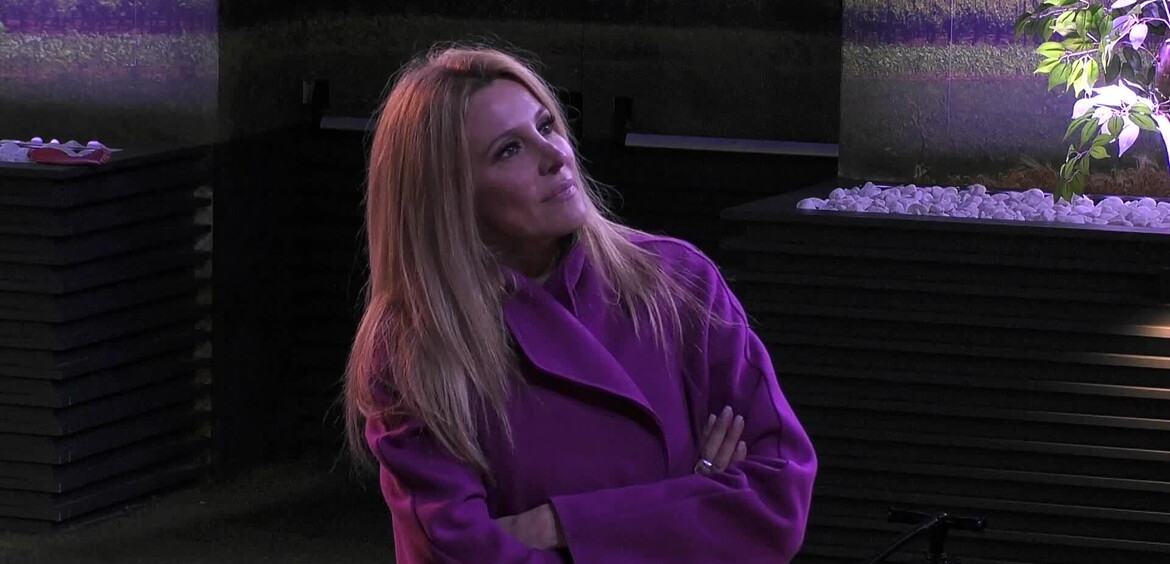 Adriana e il rapporto altalenante con Antonella Elia