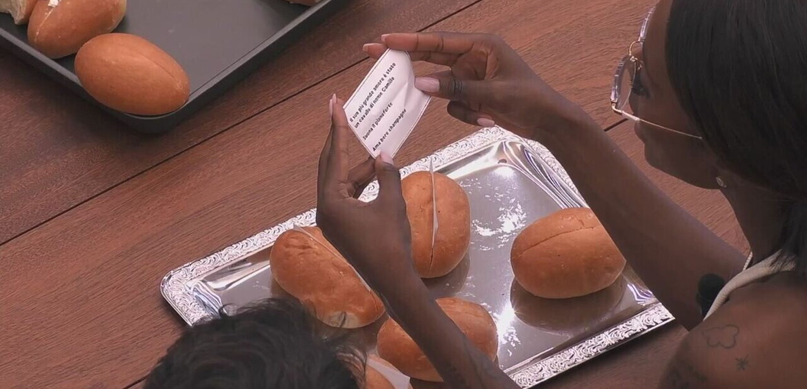 Un vassoio di indizi per i concorrenti&agrave;