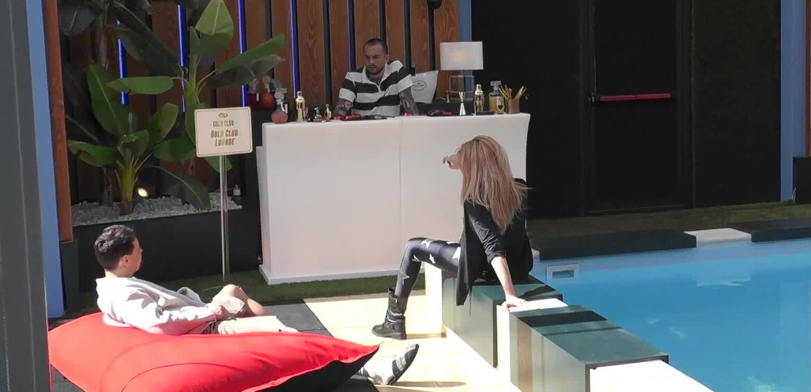 Raul, Adriana e Renato commentano l'atteggiamento di alcuni concorrenti