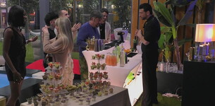 Aperitivo e relax in piscina per il Gold Club