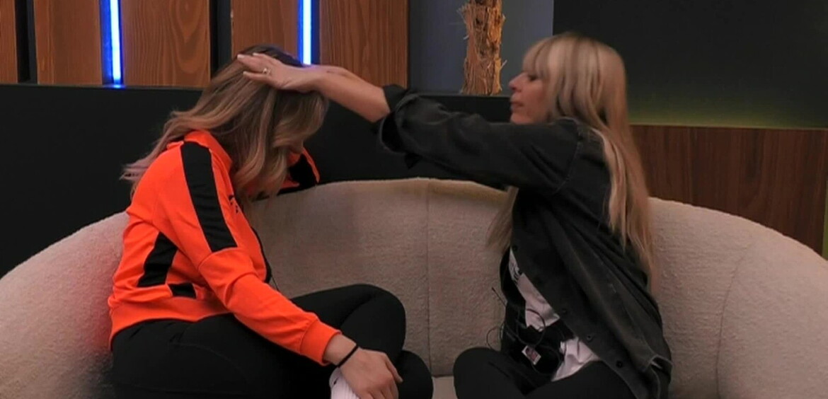 Confidenze tra Alessandra e Lucia: strategie e primi giochi di cuore