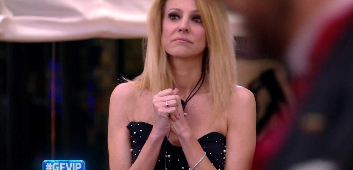 Adriana sotto attacco: le 