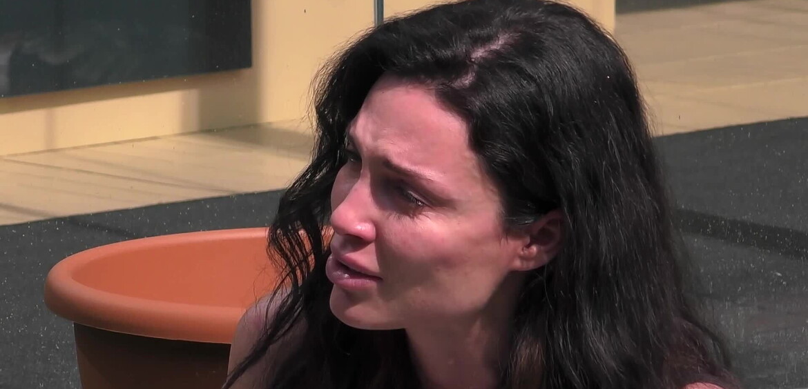 Blu Barbara si commuove