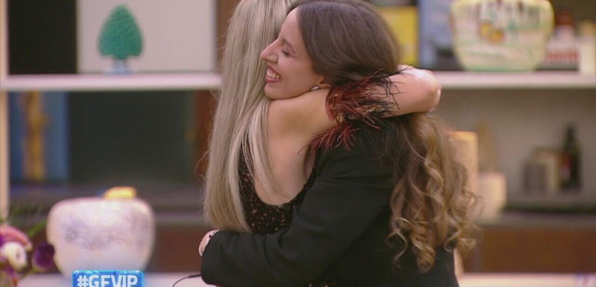 La sorpresa per Alessandra Mussolini da parte della figlia Clarissa&agrave;