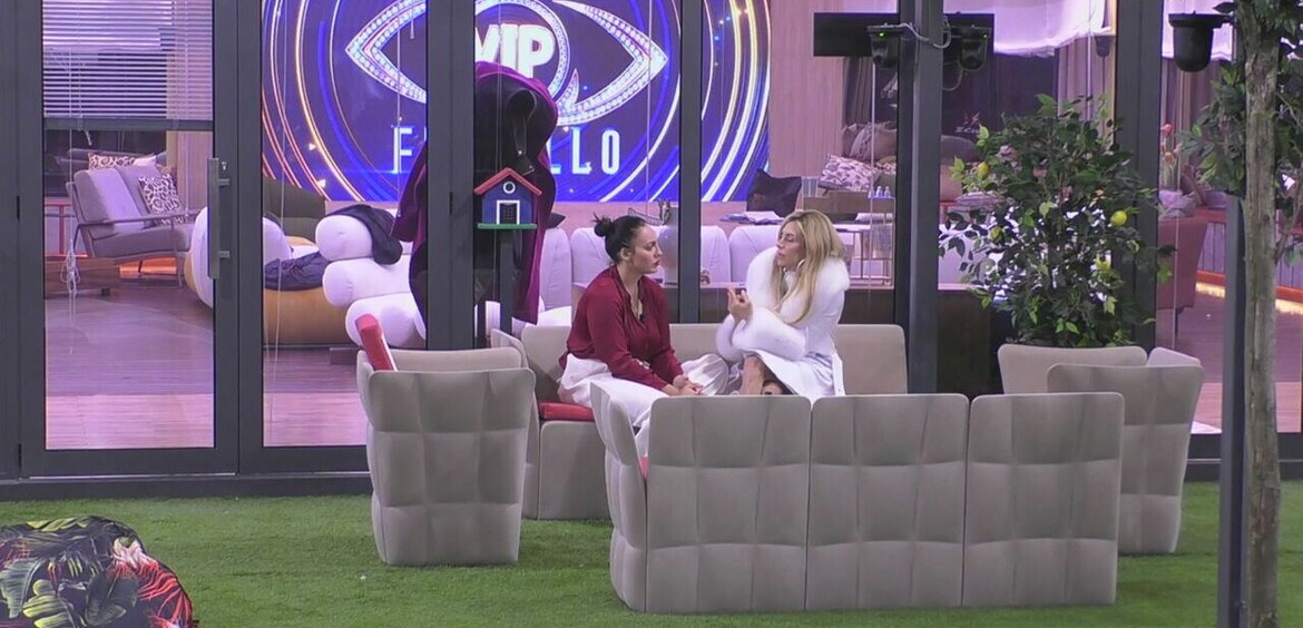 Chiarimento serale tra Francesca e Paola&agrave;