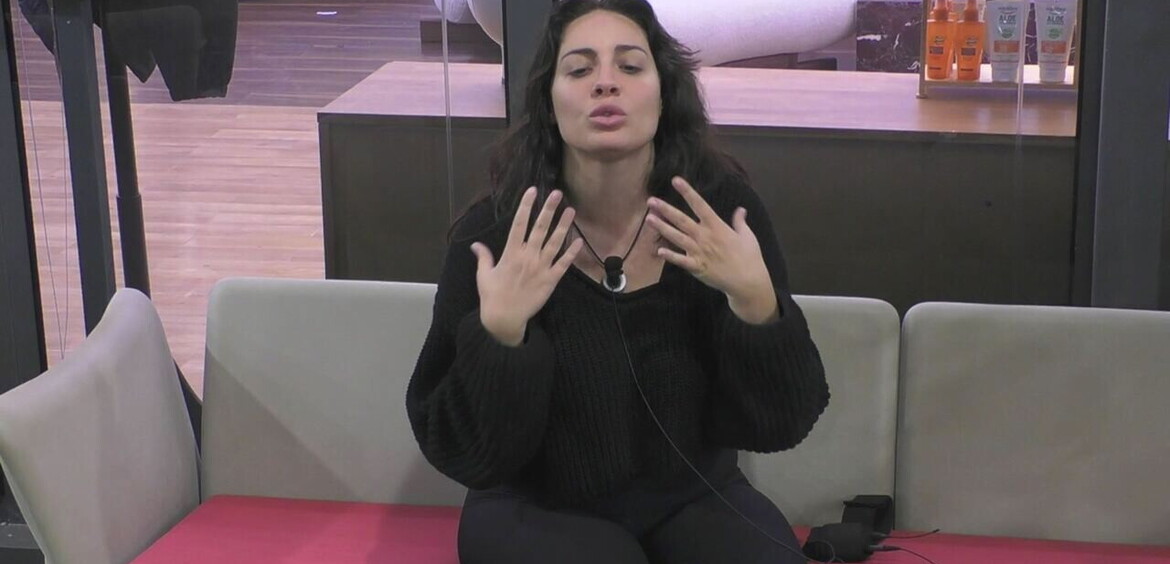 La coreografia continua a dividere: Francesca perde la pazienza con Paola&agrave;