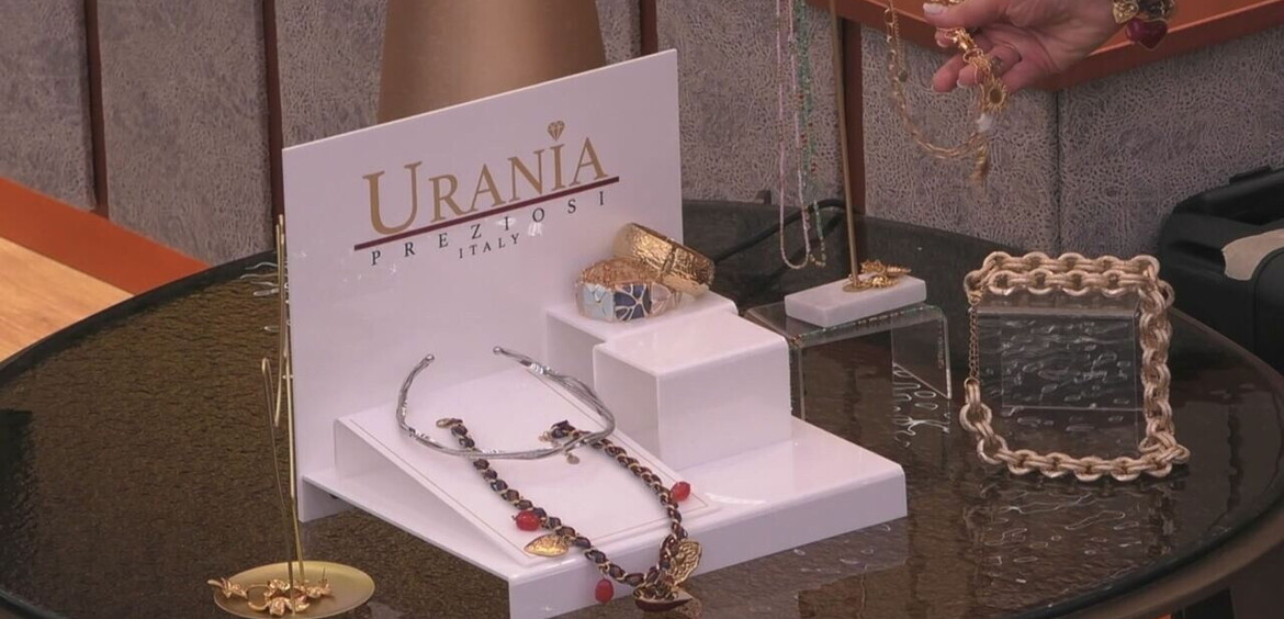 Le VIP si preparano scegliendo i gioielli da indossare&agrave;