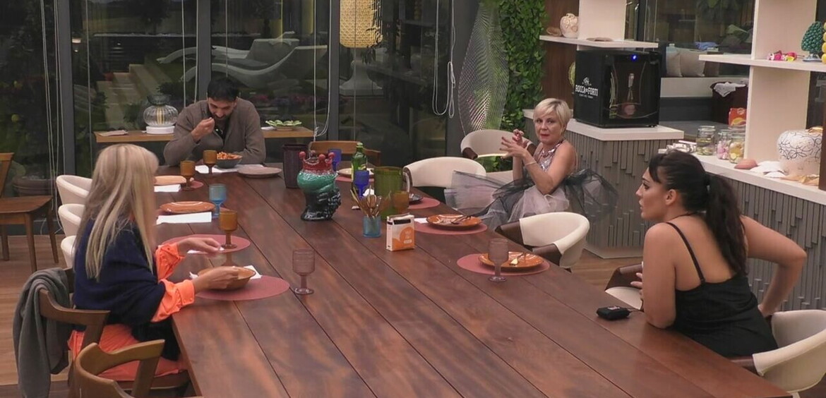 Scontro acceso tra Alessandra Mussolini e Antonella Elia&agrave;