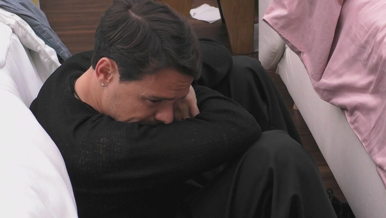 Lo sfogo e le lacrime di Renato&agrave;