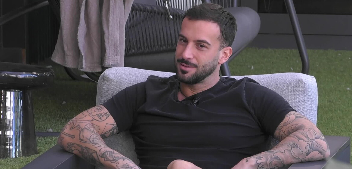 I VIP commentano l'inconfondibile personalità di Valeria