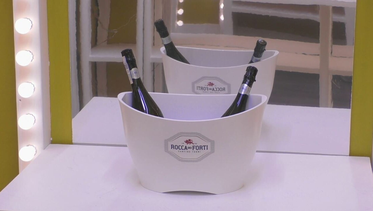 Che festa sarebbe senza un brindisi?&agrave;
