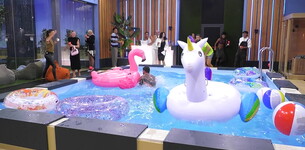 Aperitivo in piscina per i VIP