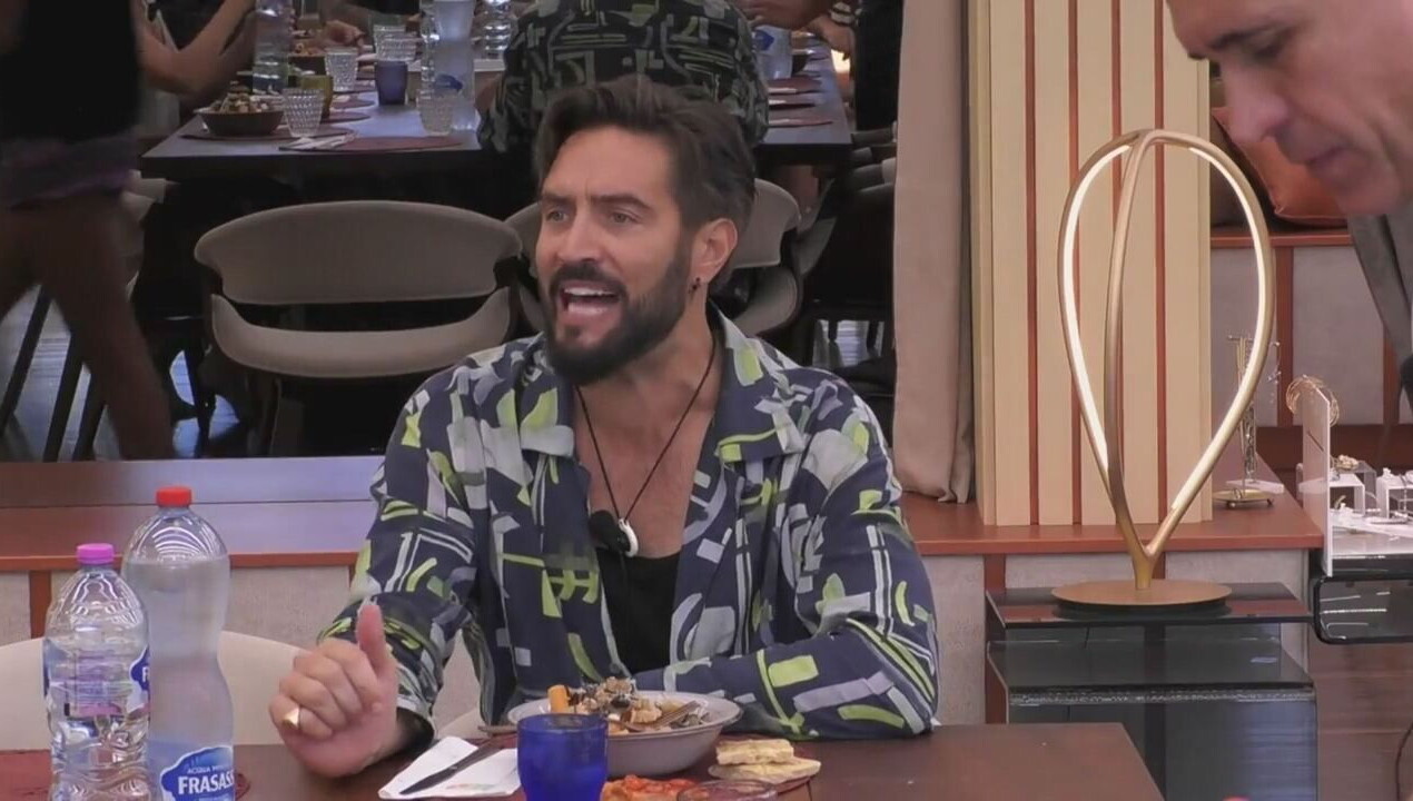 Alex e Marina: si accende lo scontro a tavola&agrave;