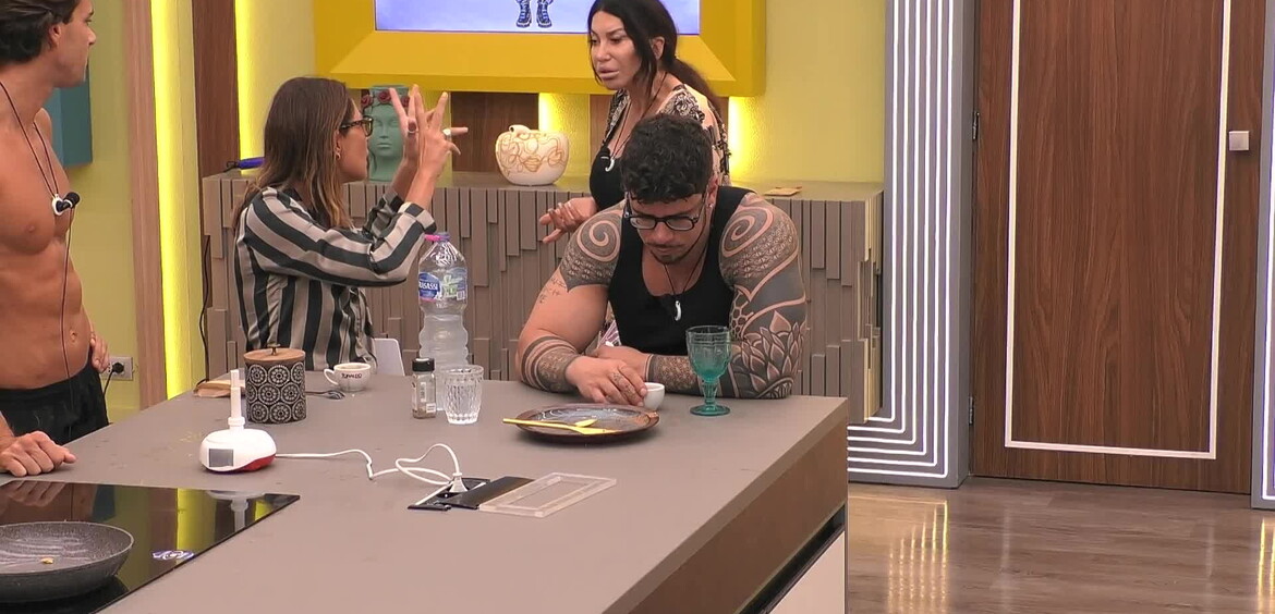 Battibecco mattutino tra Marina e Carmen