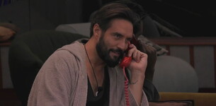 Una telefonata poliglotta per Alex