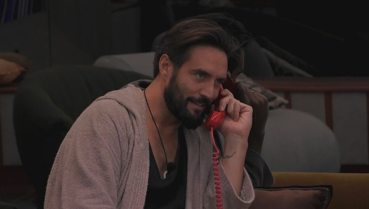 Una telefonata poliglotta per Alex&agrave;