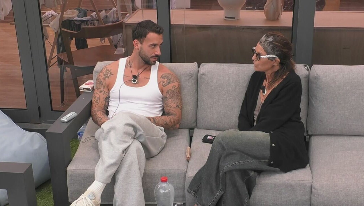 Andreas infastidito da alcuni VIP: 