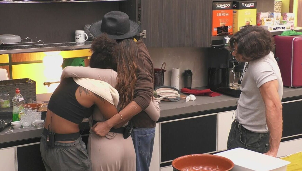 Piera si confida con Megan e Jonathan&agrave;