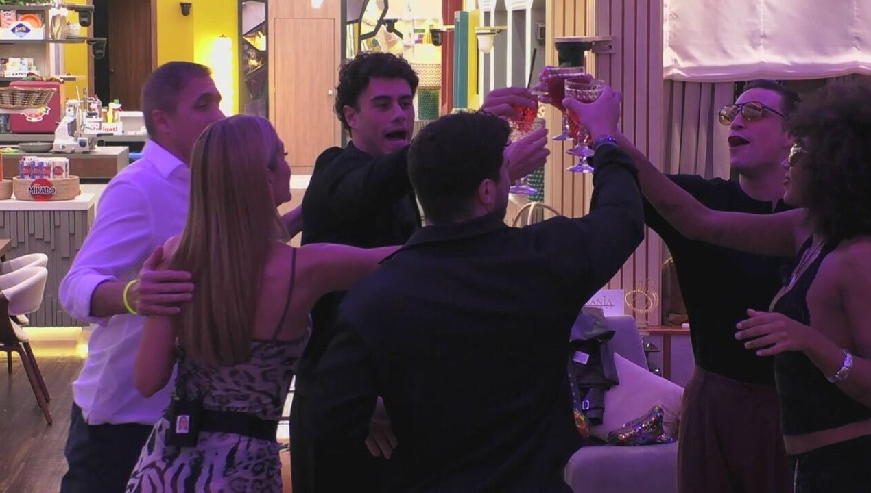 La serata disco prende vita in Salone&agrave;