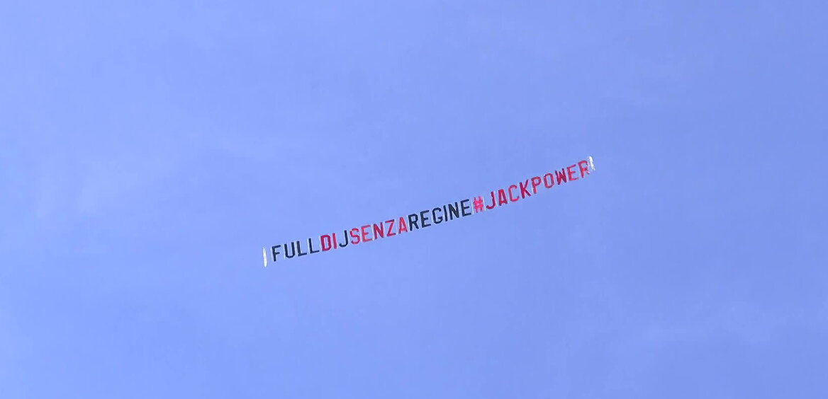C'è un aereo per Gallani: messaggio speciale dai fan