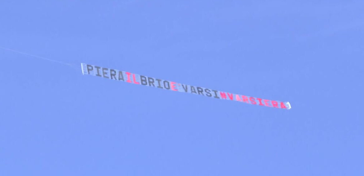 Arriva un aereo per Piera e Varsi