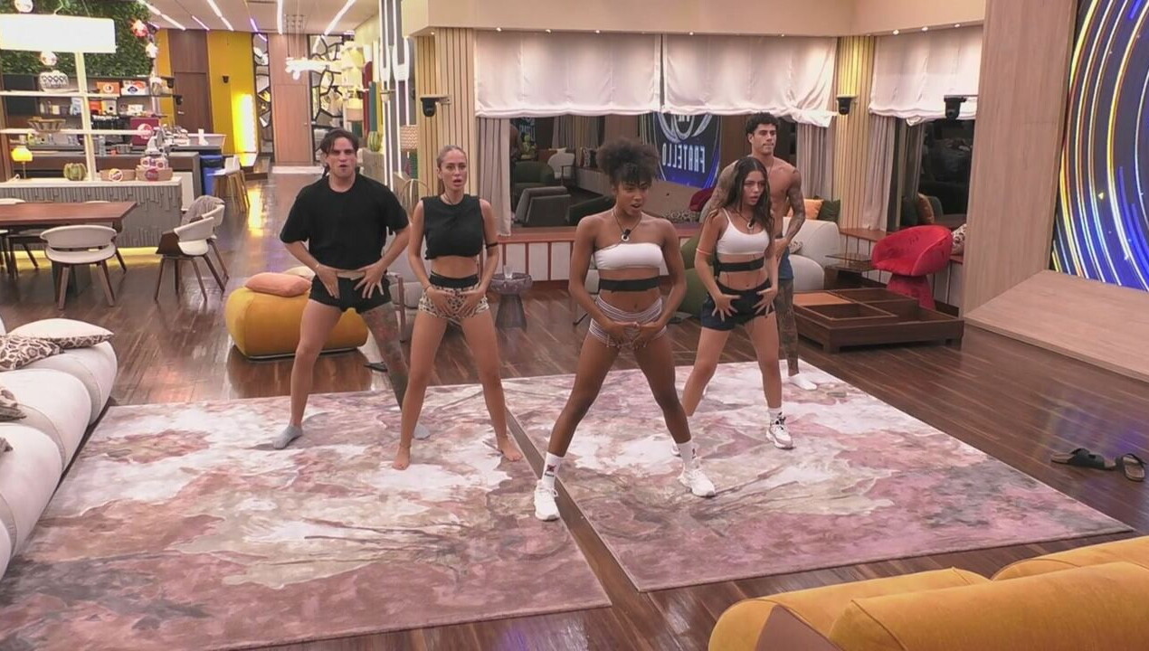 Le due squadre si allenano sulle rispettive coreografie&agrave;