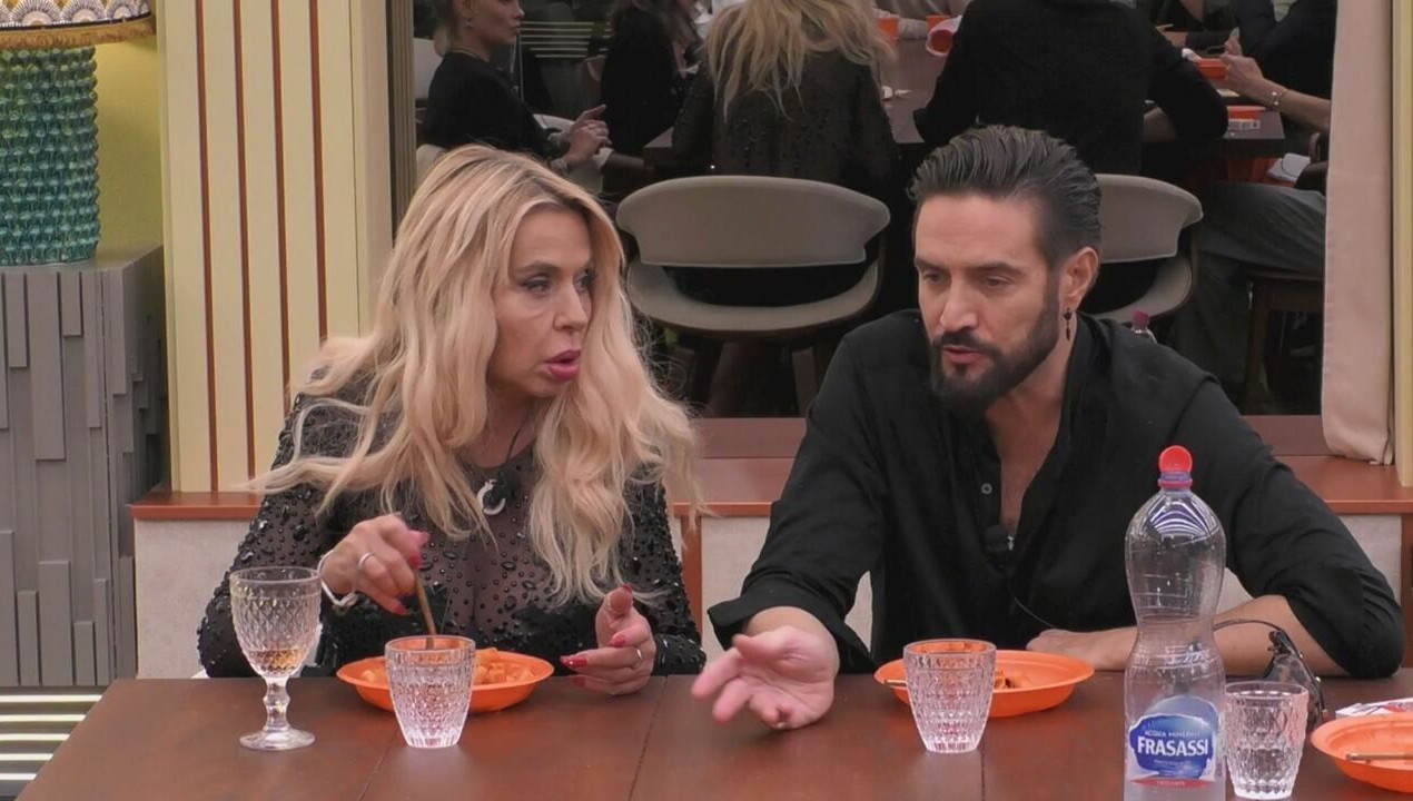 Il rimprovero di Valeria per Marina e Alex&agrave;