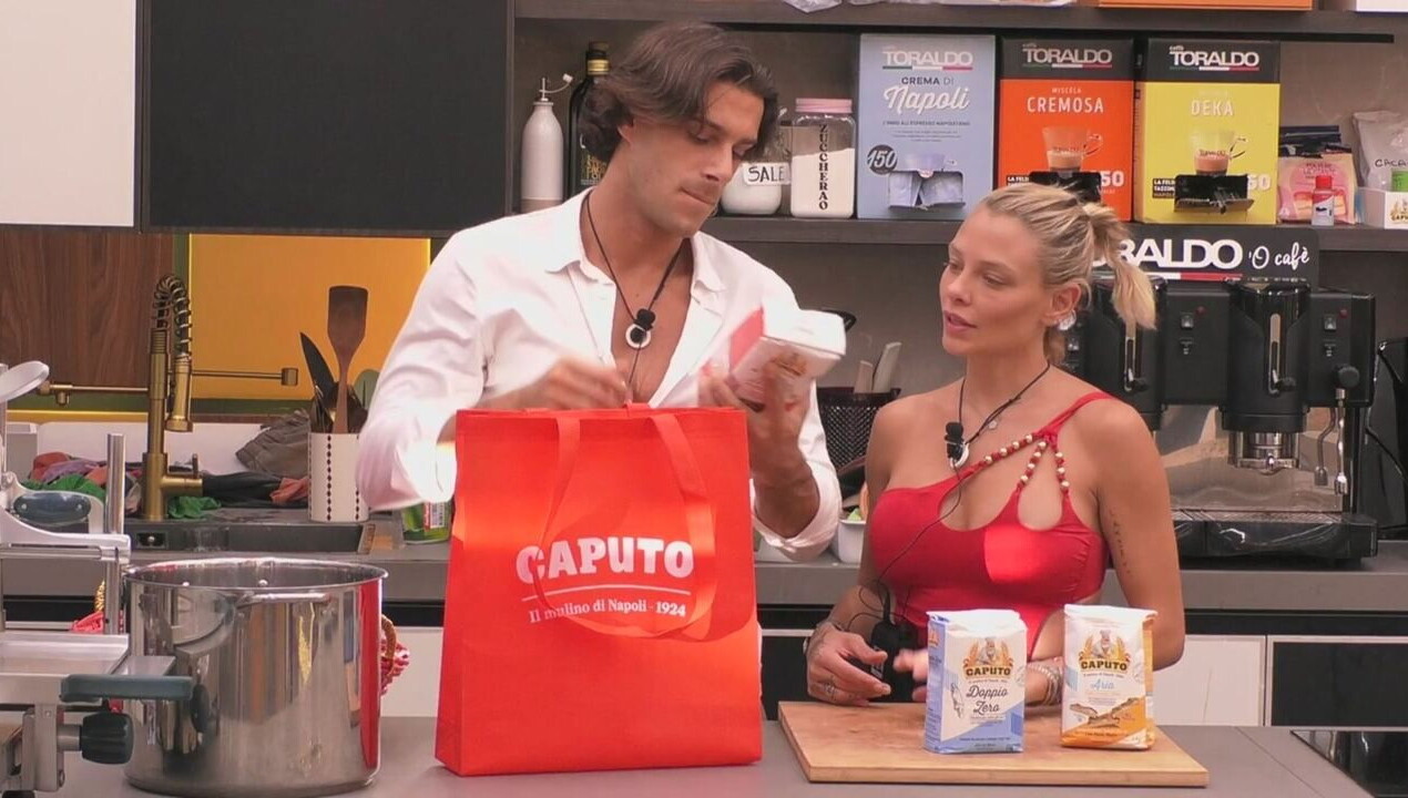 Un carico di farina per le focacce dei VIP&agrave;