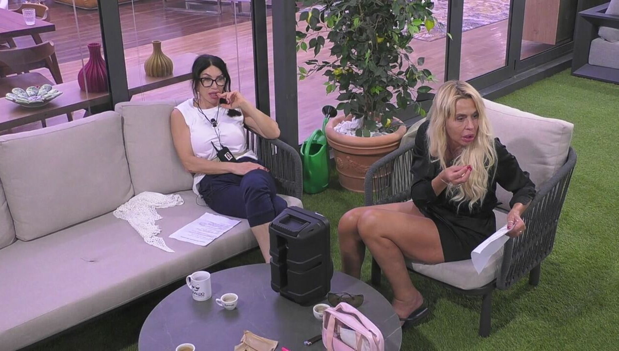 Valeria e Giulia: scontro durante le prove della canzone&agrave;
