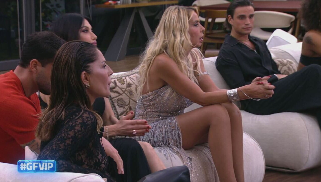 Valeria infastidita dalla reazione dei VIP&agrave;