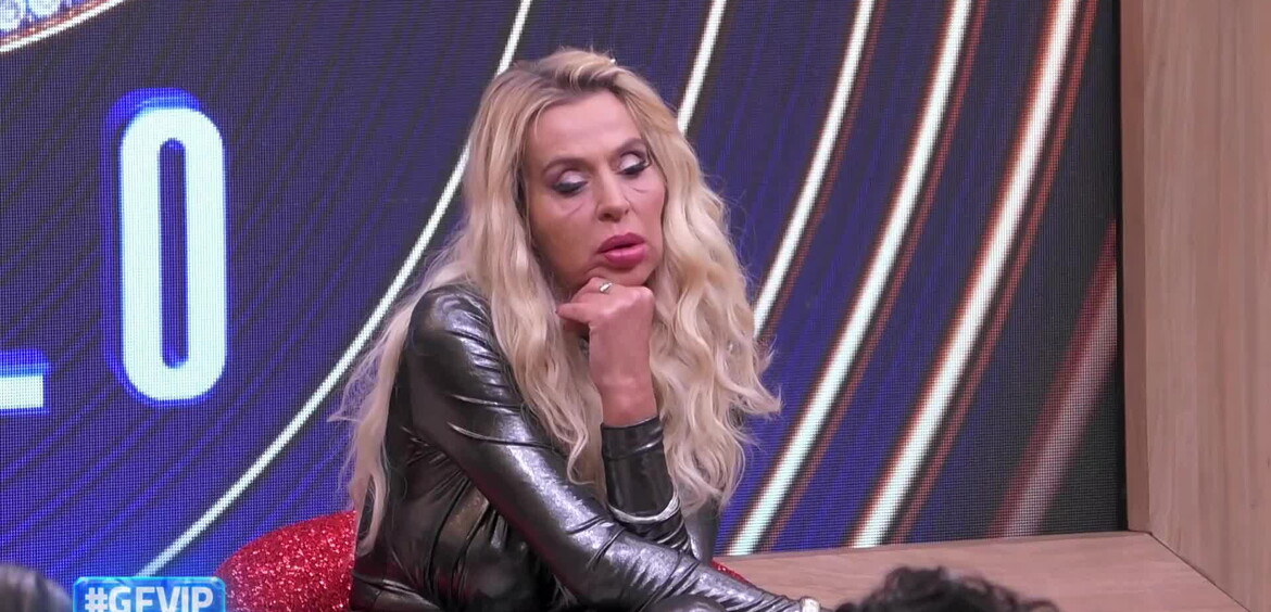 Valeria affronta i VIP sulla poltrona stellare