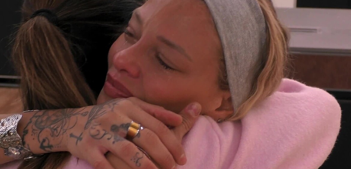 Giulia in lacrime dopo lo scontro con Alex