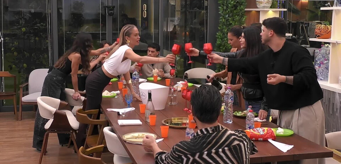 I VIP danno il via all'aperitivo settimanale