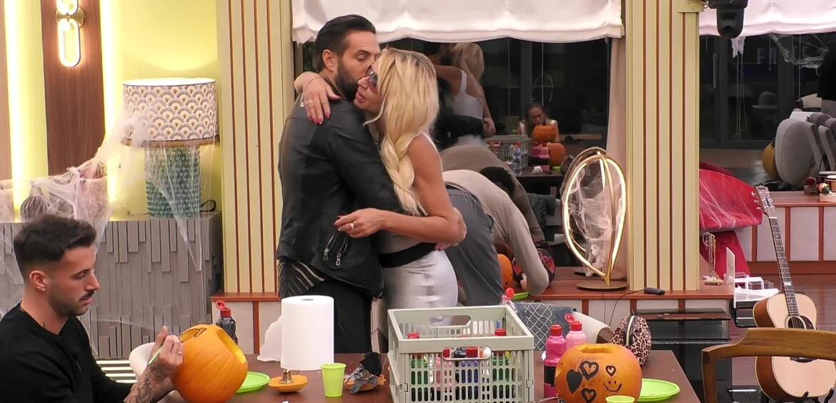 Valeria furiosa con Alex: “È un falso”